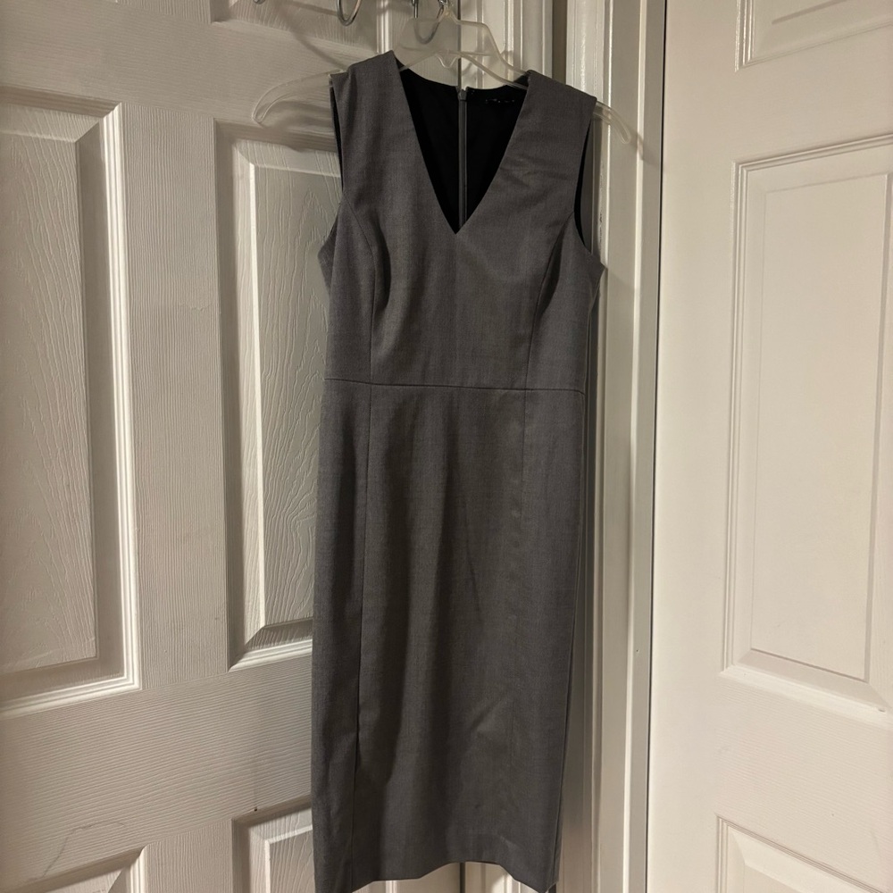 Theory Elegant Gray Sleeveless Classy V Neck Career Dress Size 0
